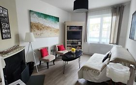 Appartement Quai Ouest, Vue Entree Port, Stationnement Gratuit, Lits Faits Pour Votre Arrivee, Serviettes De Toilettes Fournies